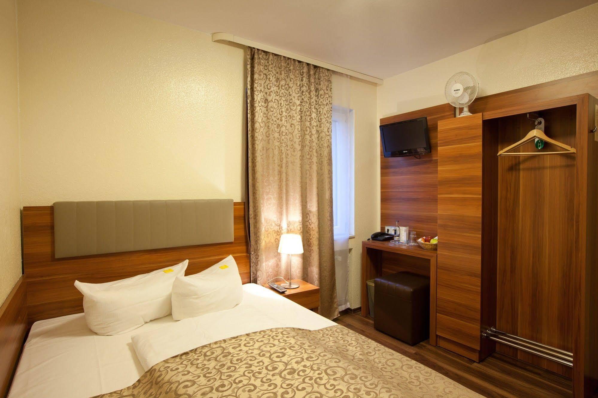 Frankfurt Messe Hotel 3*