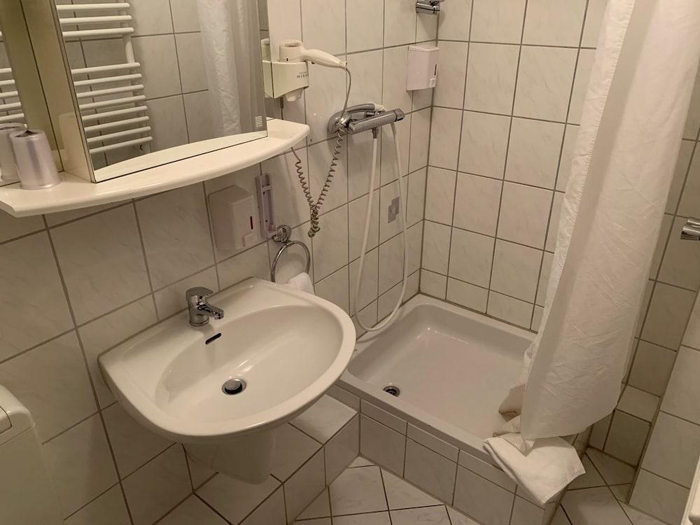 Am Kurfürstenplatz - Messe Hotel