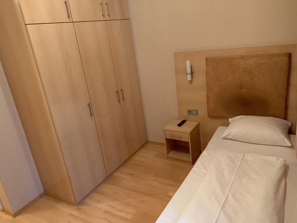 Am Kurfürstenplatz - Messe 3* Frankfurt am Main