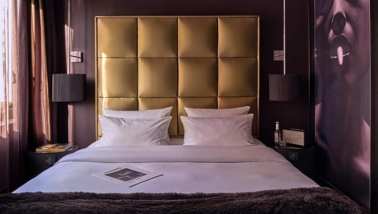 Roomers Frankfurt, Autograph Collection