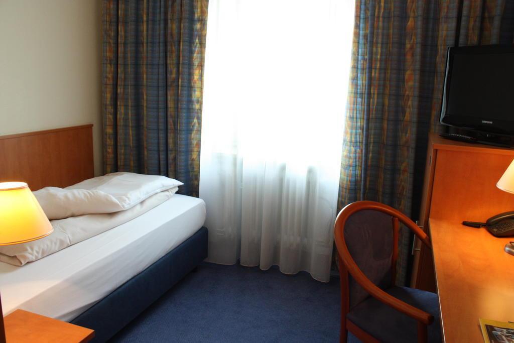 Niederraeder Hof 3* Fráncfort del Meno