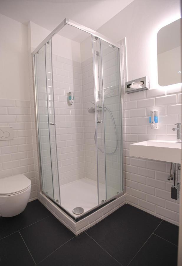 Hotel Apadana Frankfurt 2*