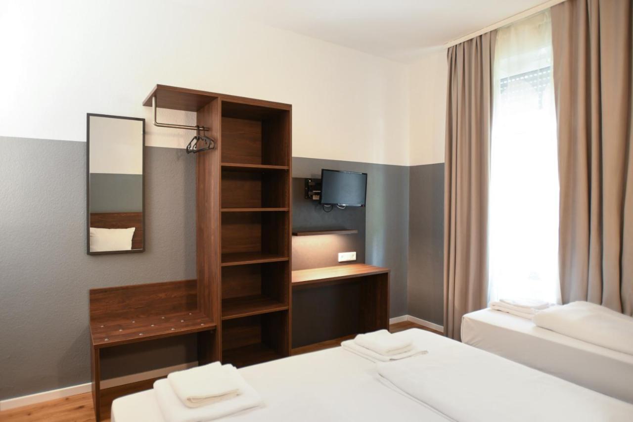 Apadana Frankfurt 2*