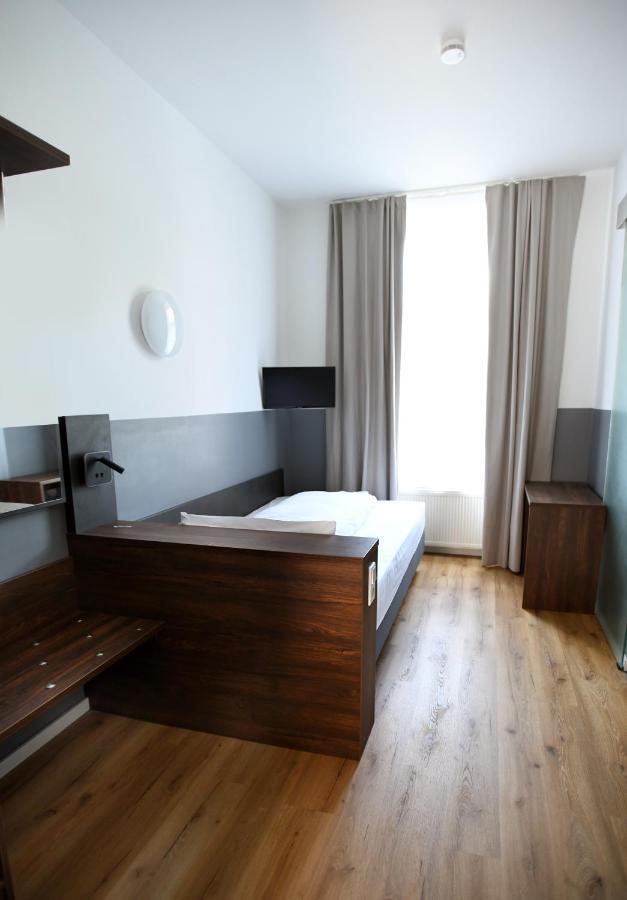Hotel Apadana Frankfurt 2*