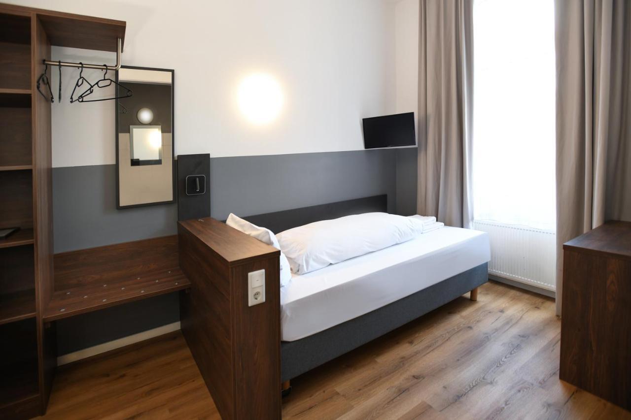 Apadana Frankfurt