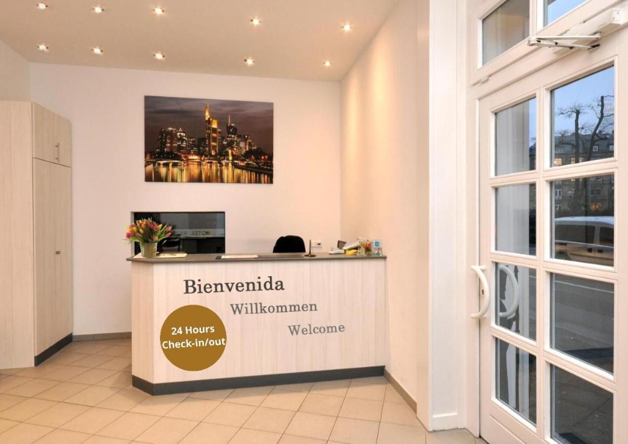 Apadana Frankfurt Hotel 2*