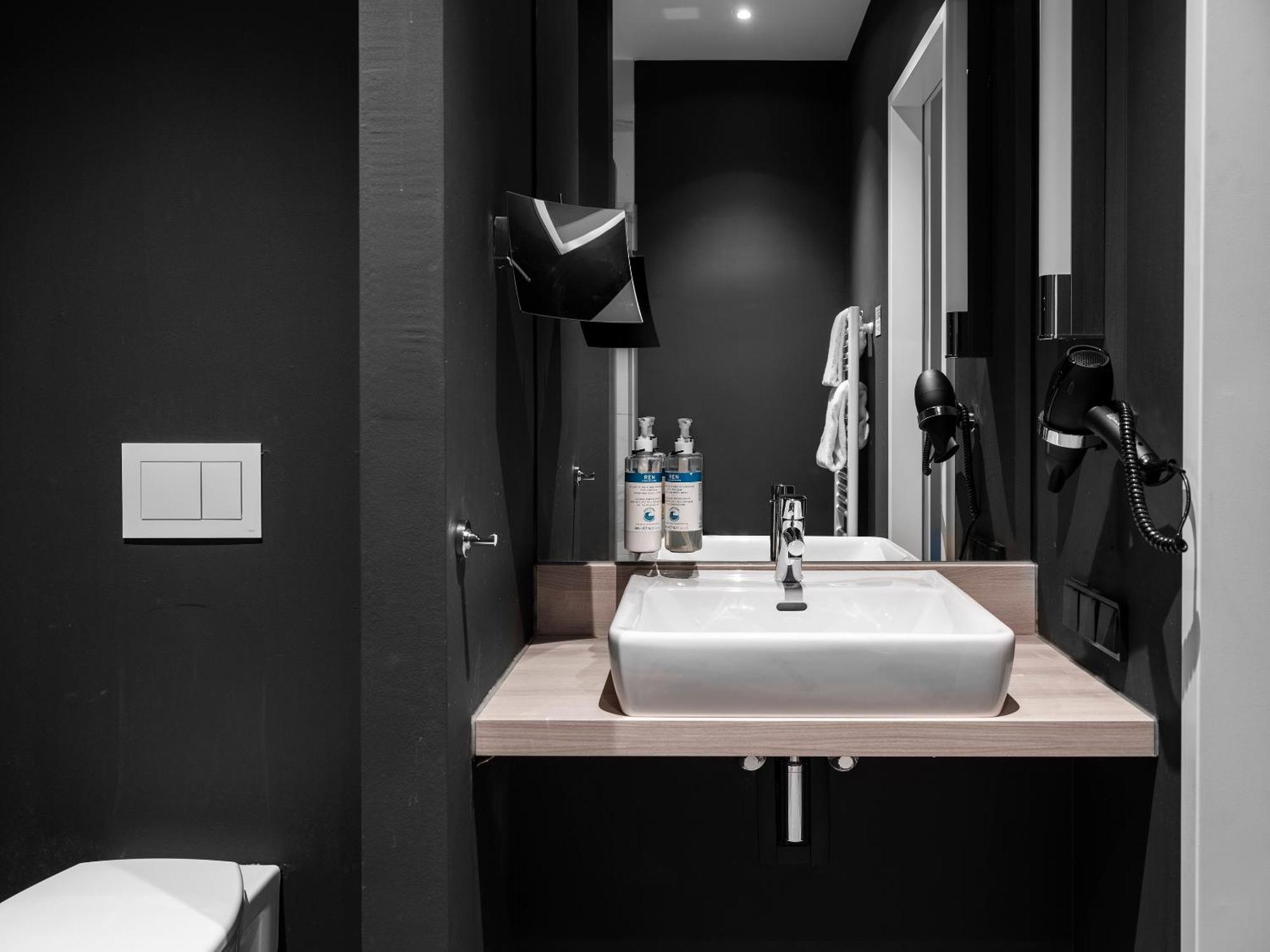 Numa Frankfurt Bloc Aparthotel 4*