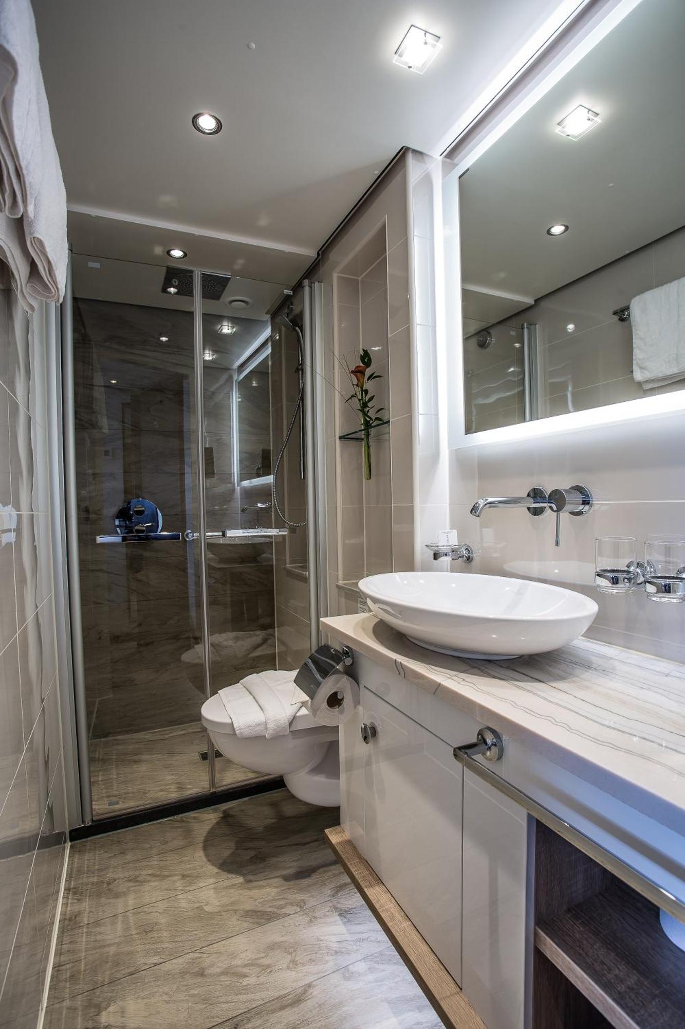 Hotel Hotelship Ms Oscar Wilde 4*