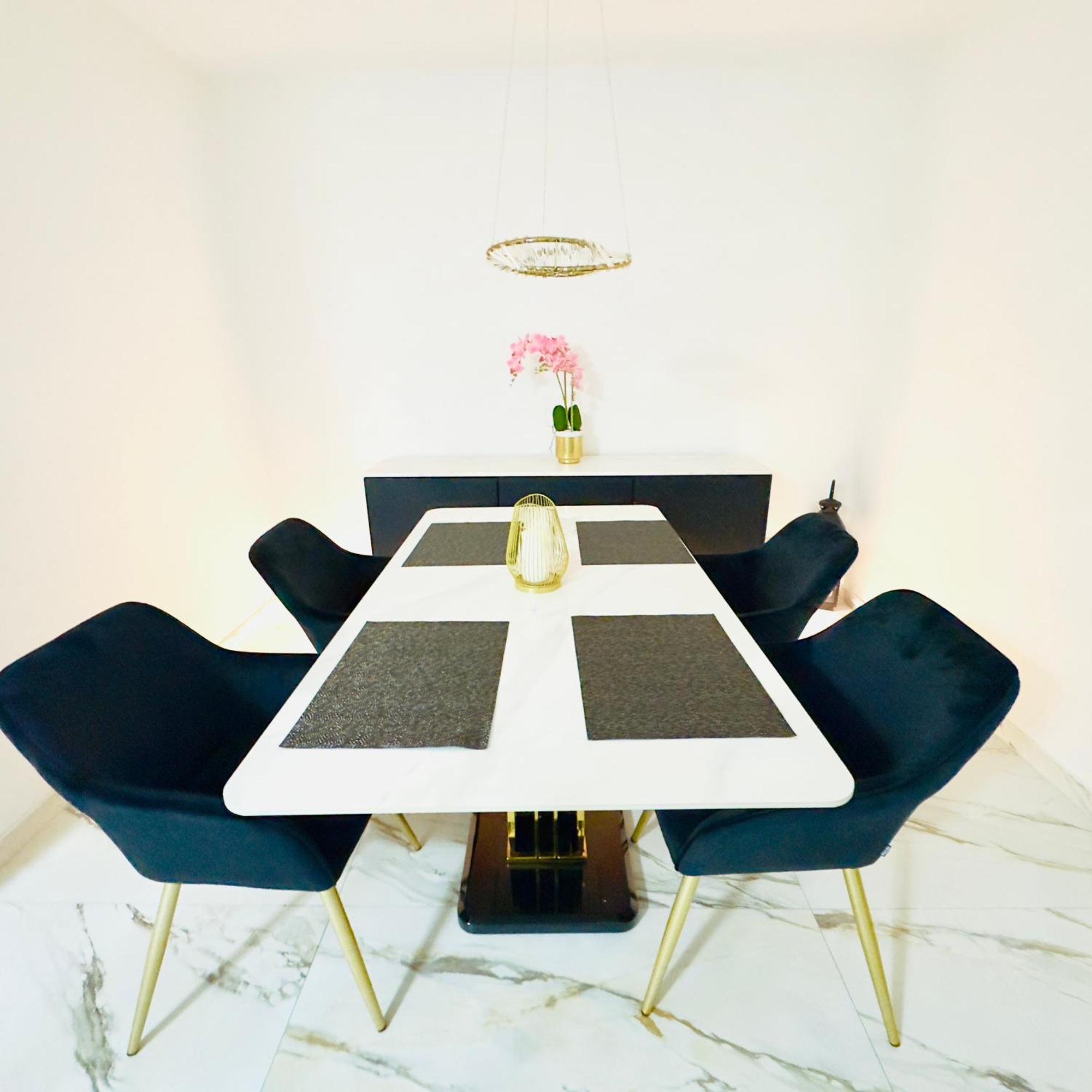 Modern Moeblierte In Zentraler Lage Apartment *