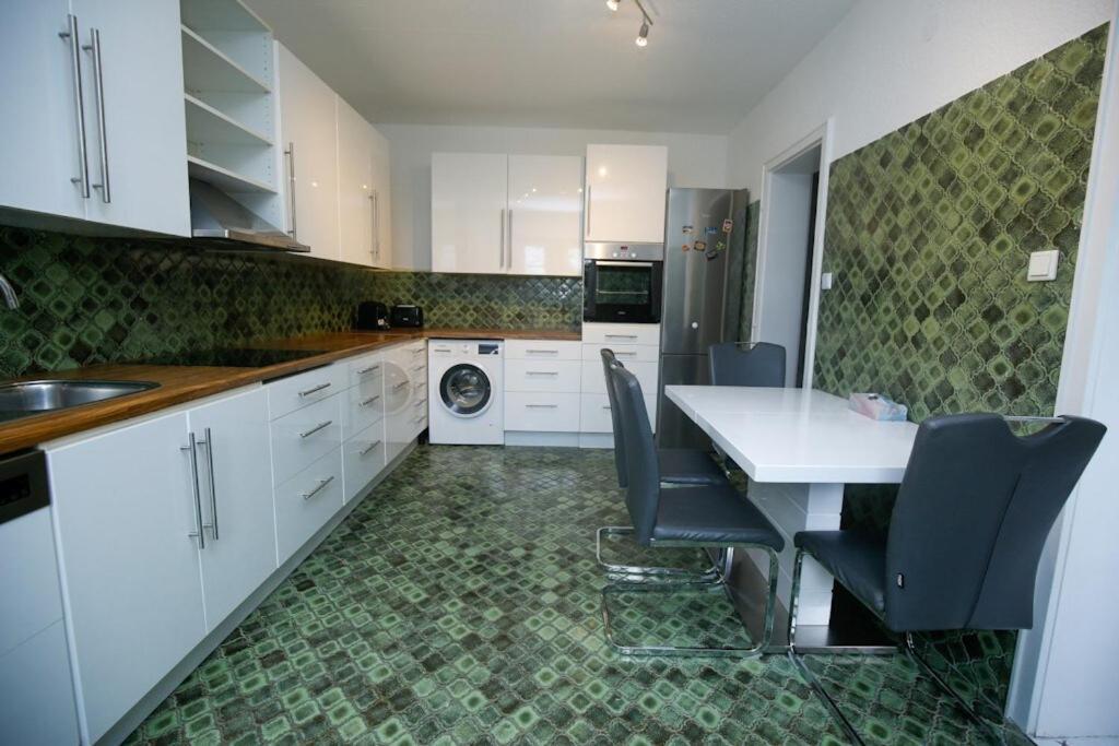 Business & Travel 150m, 15 Min Messe Apartment *