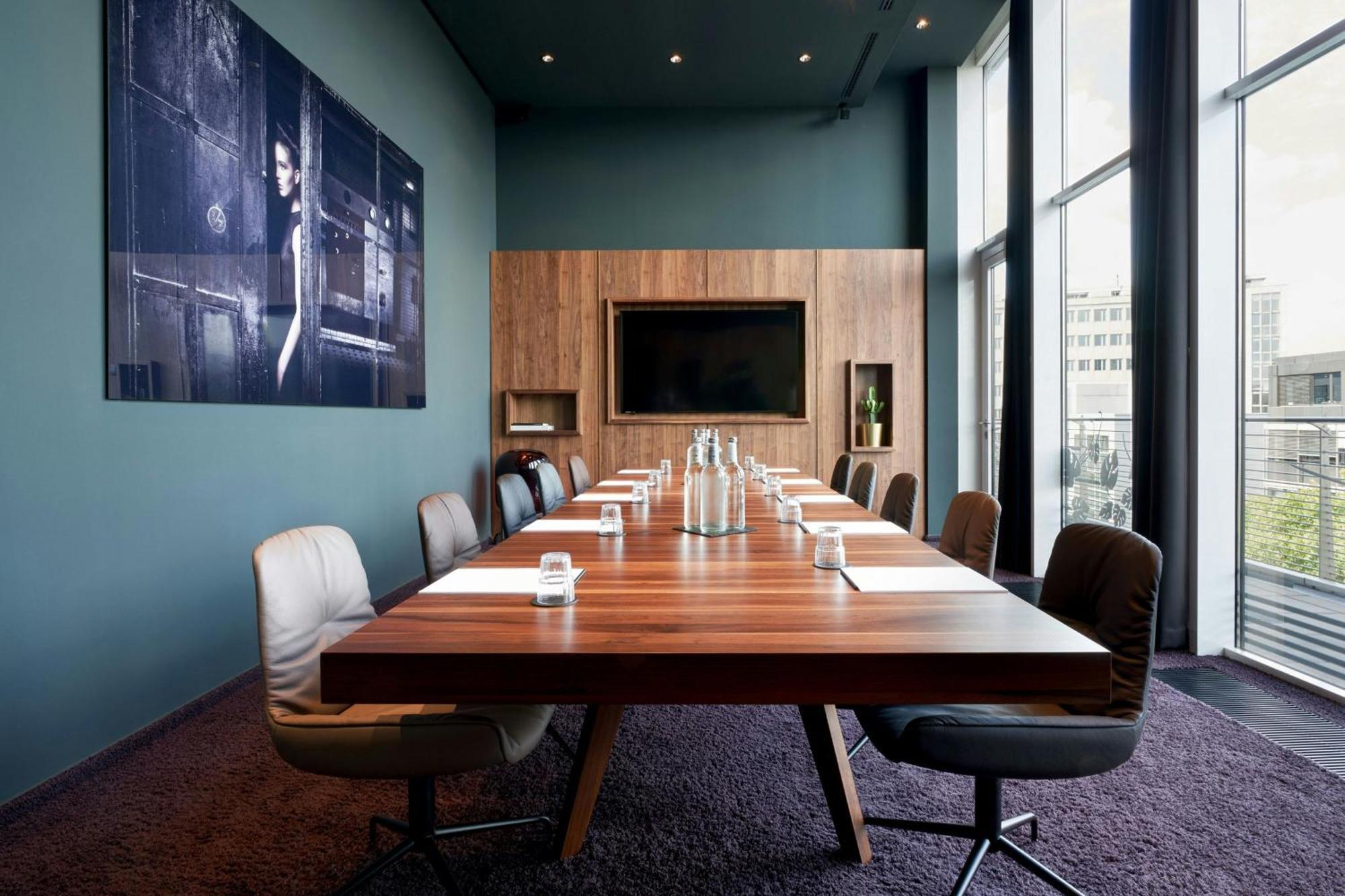 Hotel Roomers Frankfurt, Autograph Collection 5*