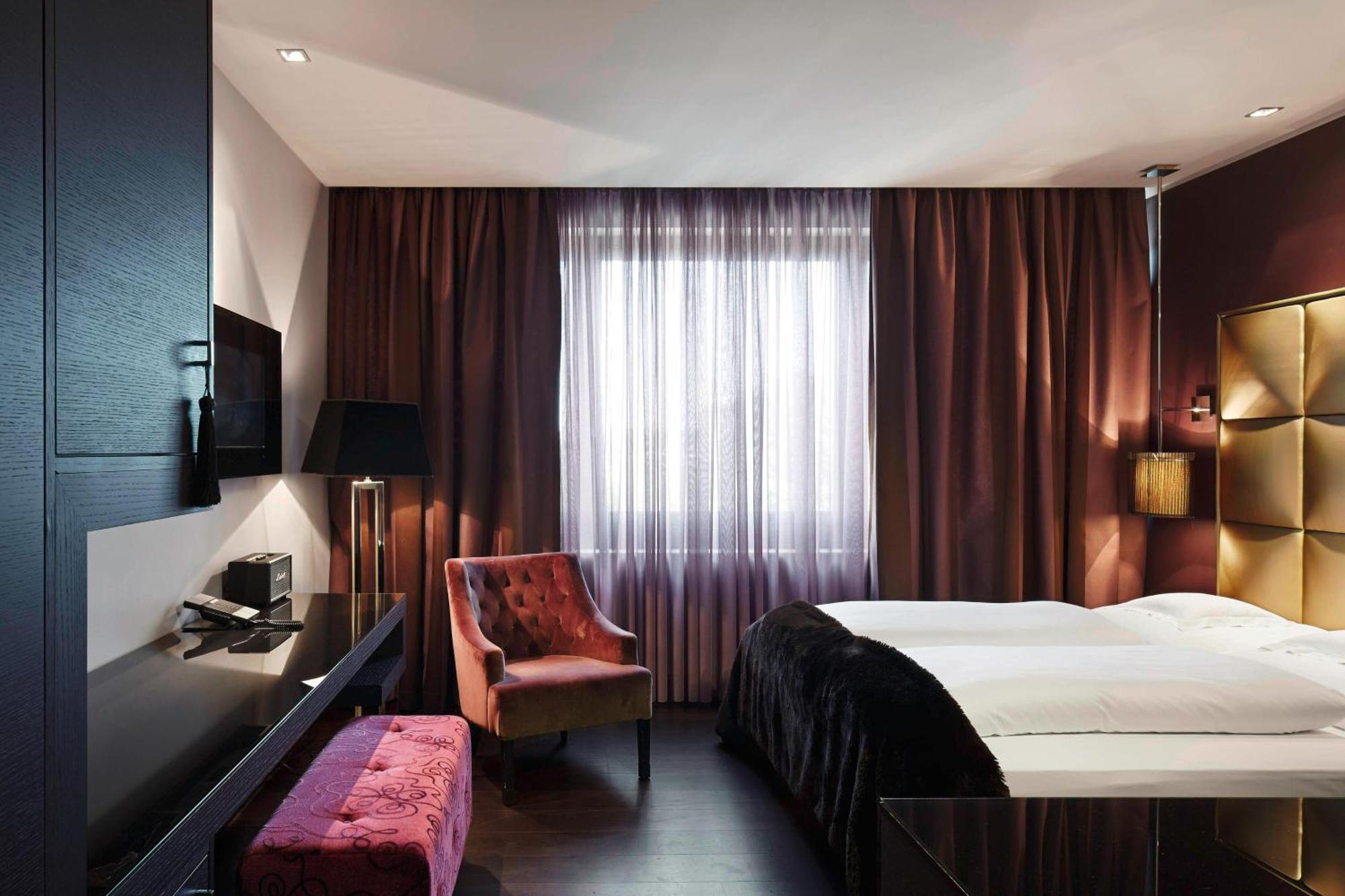 Roomers Frankfurt, Autograph Collection