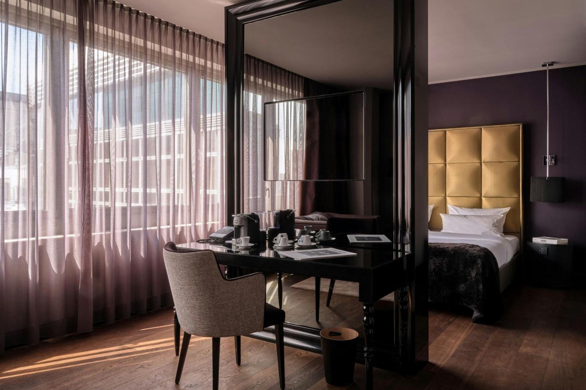 Roomers Frankfurt, Autograph Collection 5*