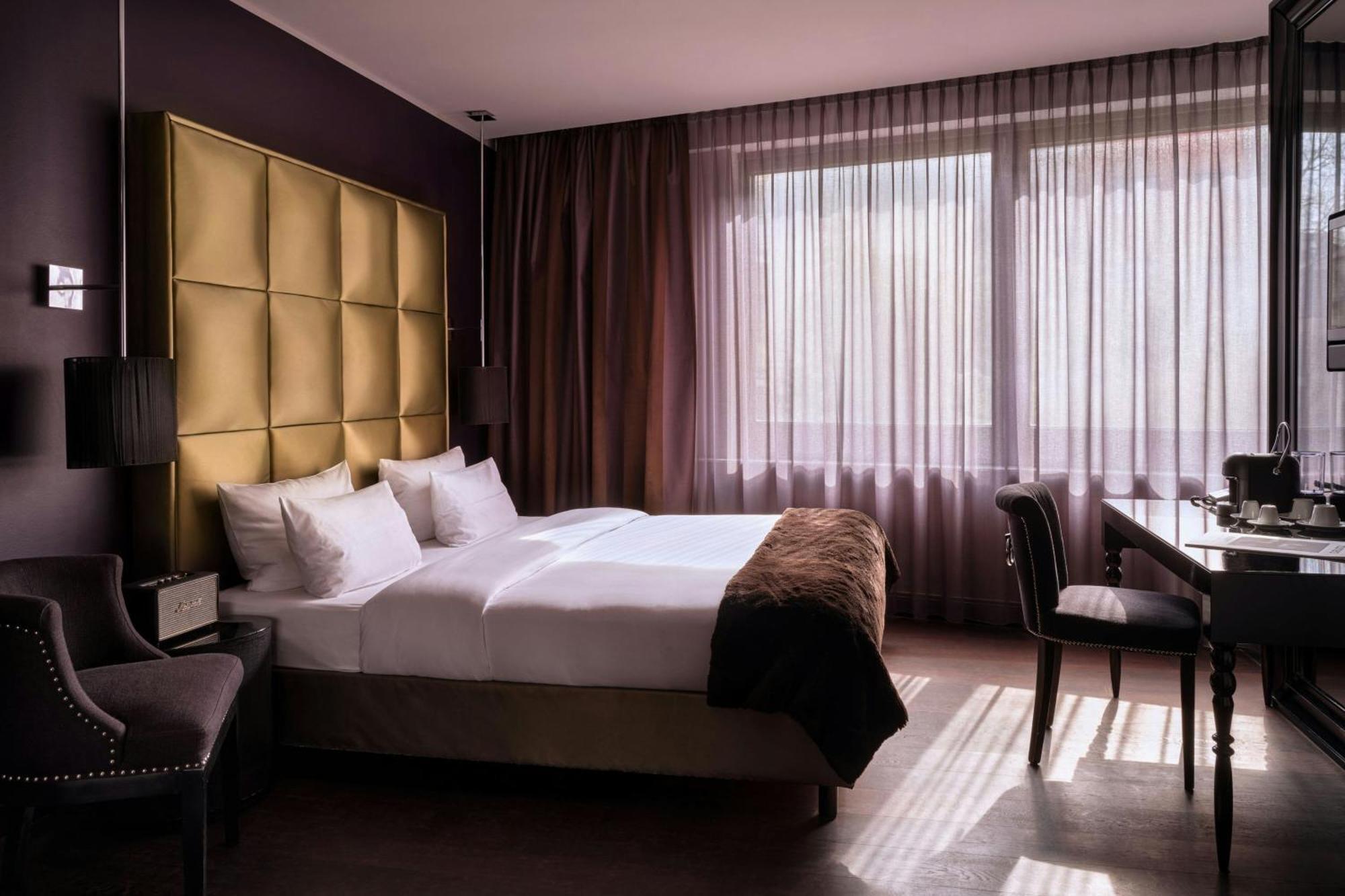 Hotel Roomers Frankfurt, Autograph Collection