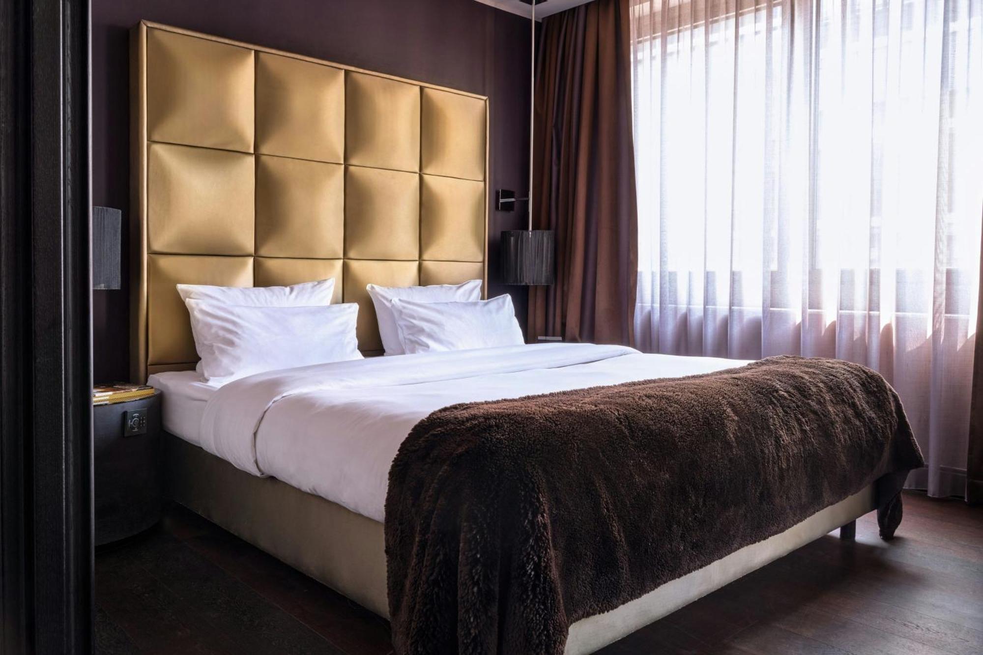 Roomers Frankfurt, Autograph Collection
