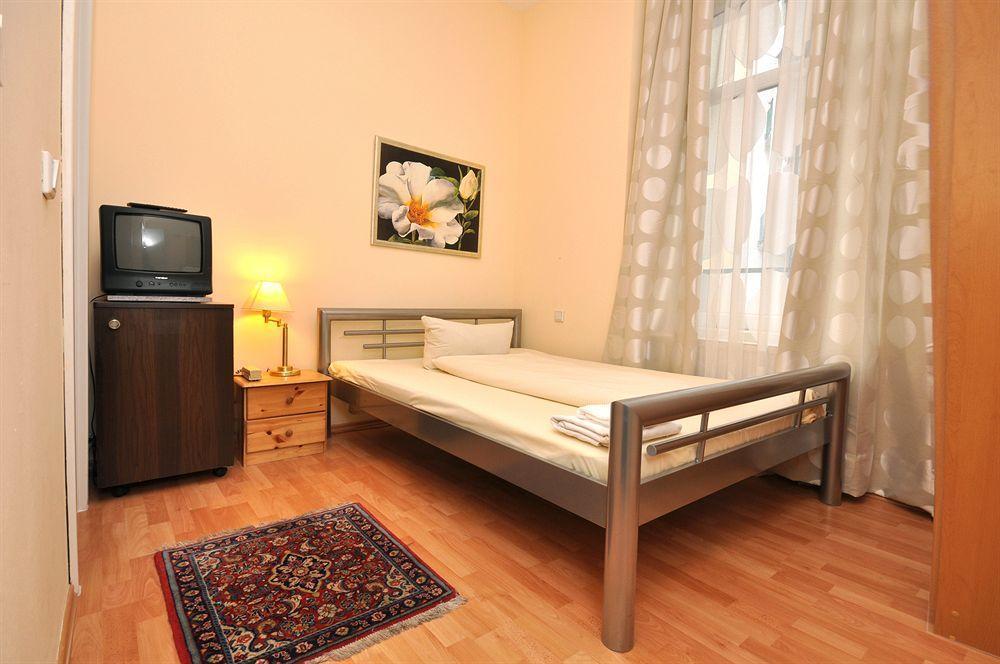 Apadana Frankfurt 2*