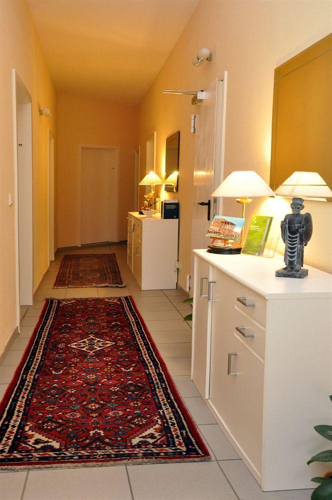 Apadana Frankfurt 2*