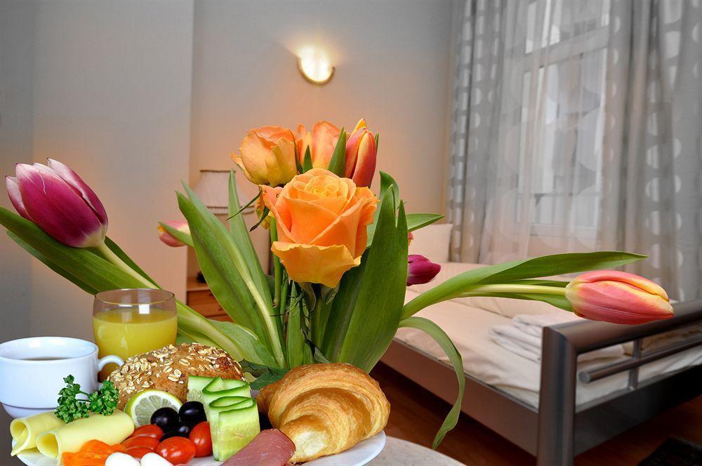 Hotel Apadana Frankfurt 2*