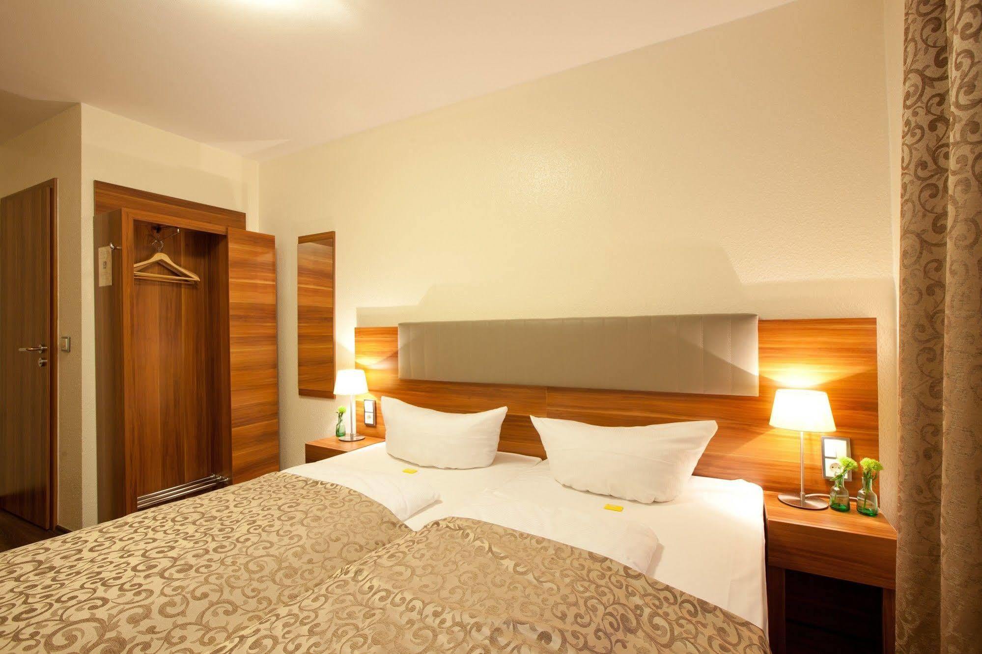 Hotel Frankfurt Messe 3*