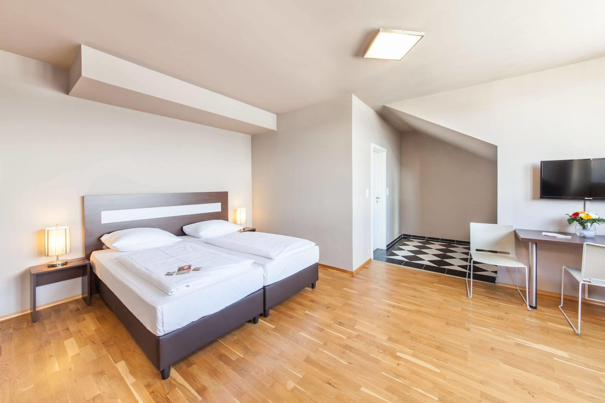 Hotel Munique Frankfurt 3*