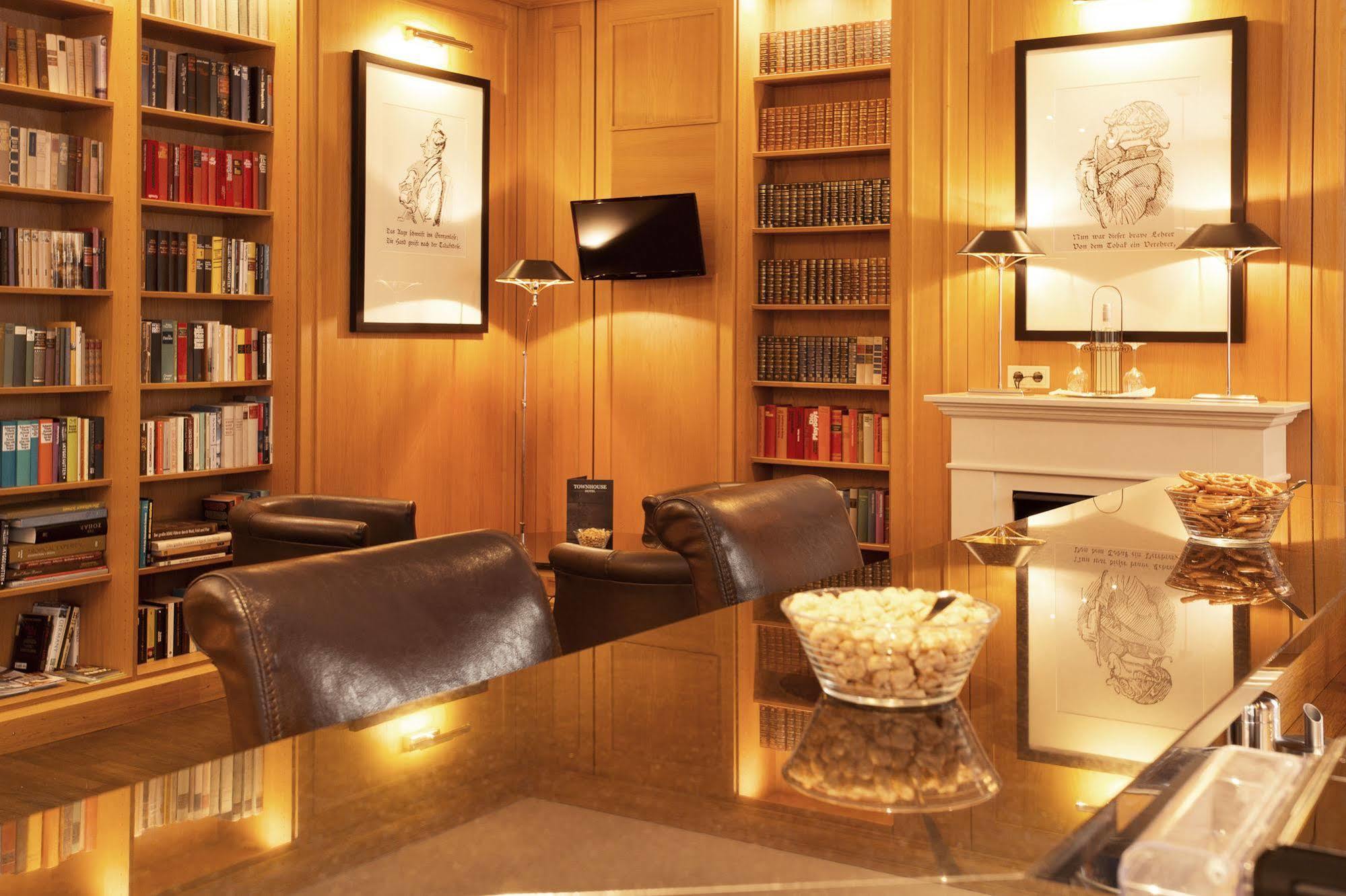 Townhouse Hotel 3*