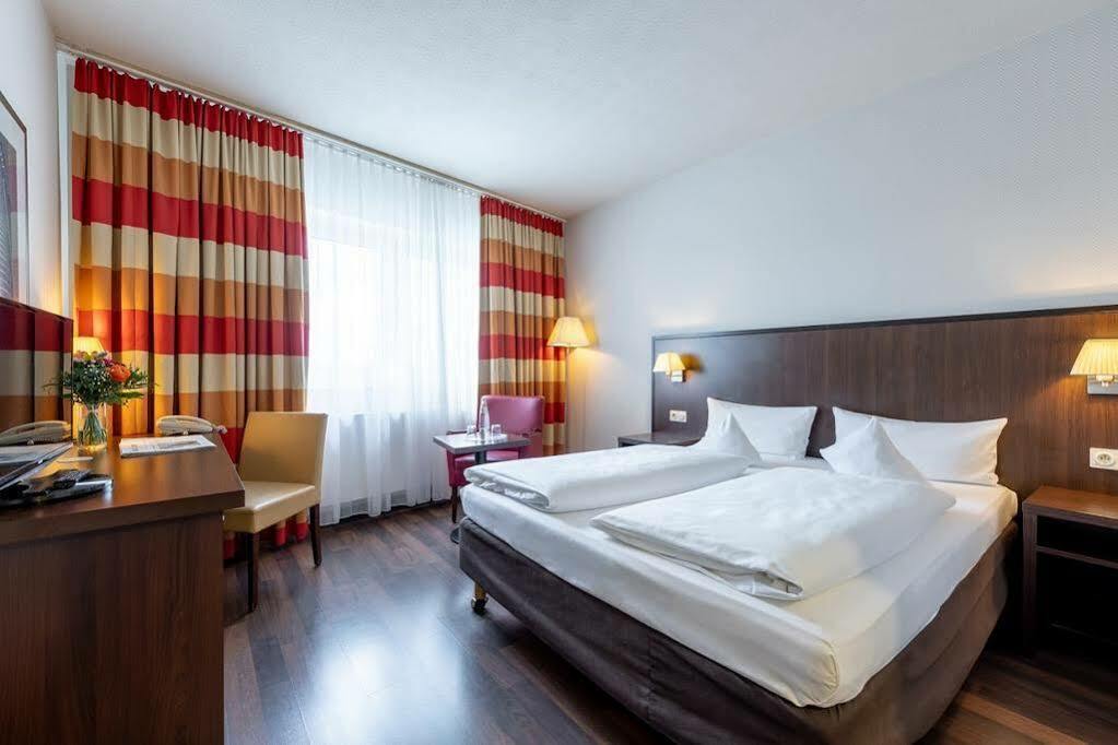 Trip Frankfurt Nordwestzentrum 3*
