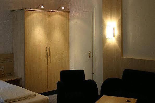 Hotel Mondial Comfort - Frankfurt Centre 3*